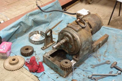 This reduction drive unit was in a poor state when rescued from the undergrowth outside. Modifications will have to be made to the gearing t