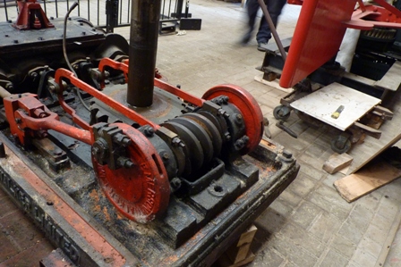 Capstan drum and support casting removed to expose cross-heads, crank shaft, eccentrics and worm drive etc.